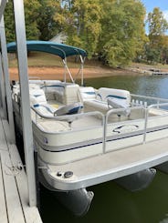 2006 25’ Bennington Sedona with 150Hp on Lake Chatuge