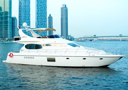 Nuevo y lujoso Majesty de 72 pies para 28 huéspedes en Dubai Marina Harbor 