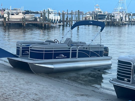 2023 20ft Bennington Pontoon - comfortable and easy to drive