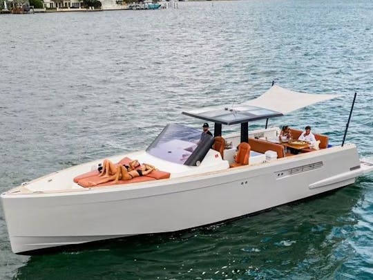 ¡DISFRUTE DE MIAMI con el yate a motor FJORD de 40 pies!