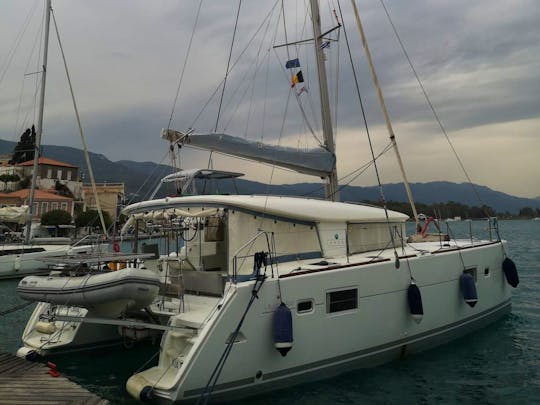 Yacht charter in Athens · Lagoon 400 S2