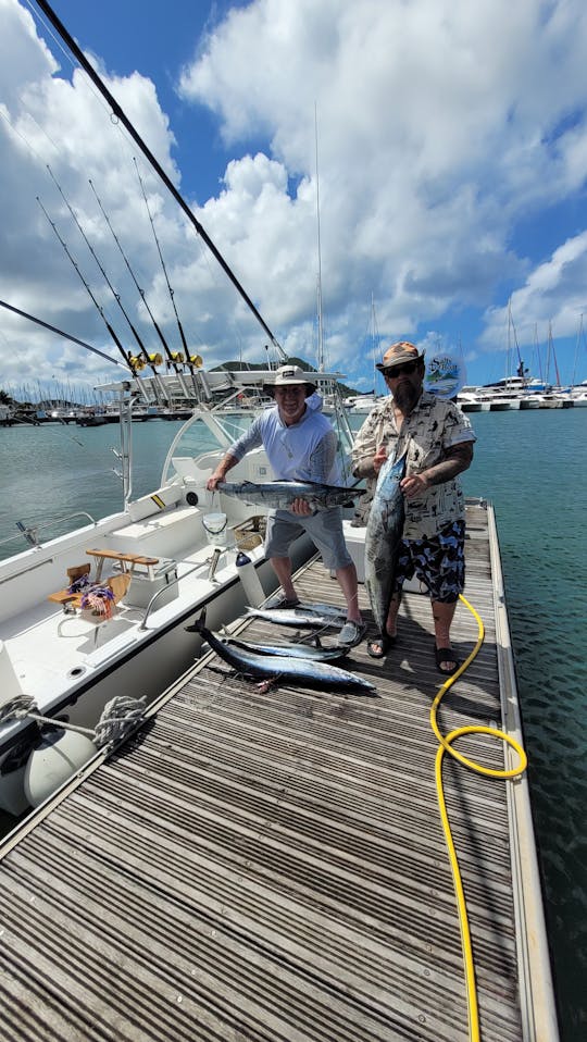 Pesca leve a bordo do Dusky Cuddy Cabin