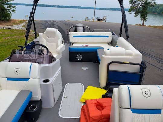 Lake Hartwell Tritoon Rentals with fuel, tube, and delivery free!!!