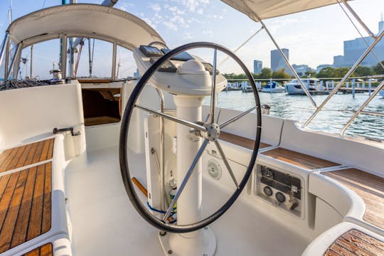 37' Luxury Sailboat with Captain in Chicago, Illinois