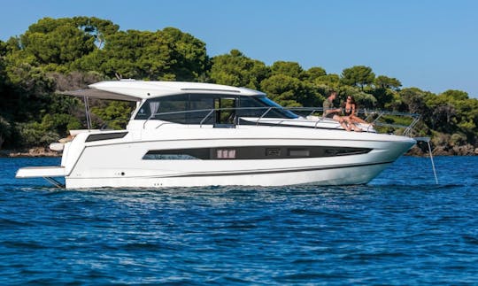 Location de yacht à moteur Jeanneau NC de 37 pieds sur la Côte d'Azur, France