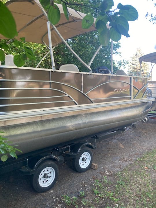 Bateau ponton Sylvan de 21 pieds pour 9 personnes