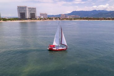 Expérience de luxe sur un voilier rouge de 40 pieds à Puerto Vallarta (nourriture incluse)