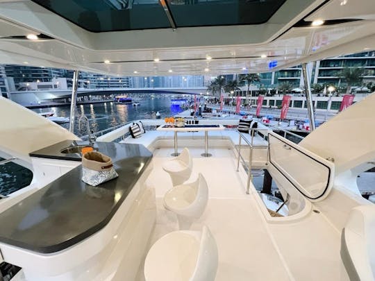 Alquiler de un yate modelo 2024 de 75 pies para hasta 25 personas - Dubai Marina