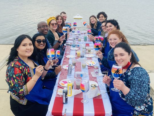 ¡Pinta, festeja y navega con nosotros! ¡Sube a bordo del Sea Ray de 45 pies 