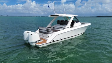 Disfruta de Miami a bordo de nuestro Tiara Sport Yatch de 34 pies