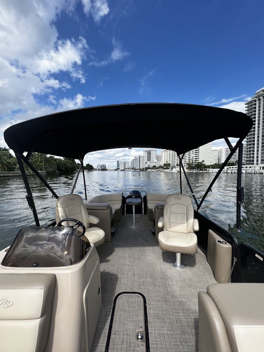 Brand New Luxurious Pontoon in Miami Beach ( Mon-Thur Discounted! )