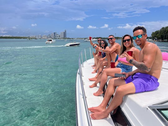 Excursion en yacht haut de gamme à Miami Beach : capitaine, champagne et fête !