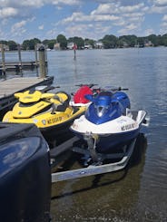 シャーロット近郊のマウンテンアイランド湖またはノーマン湖での楽しい時間のジェットスキーレンタル 