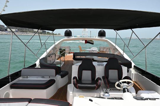 Location d'un méga-yacht de 95 pieds à Dubaï, aux Émirats arabes unis pour 50 personnes
