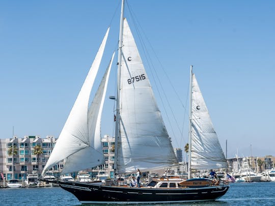 Embarcação à vela Hudson de 58 pés - Aproveite a experiência clássica de navegação conosco!