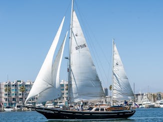 Embarcação à vela Hudson de 58 pés - Aproveite a experiência clássica de navegação conosco!