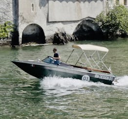 Eugenio Molinari elegante barco en alquiler en Como con chárter 