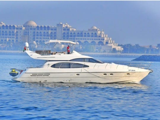 JET SKI GRATIS: lujoso yate italiano Azimut de 60 pies con moto acuática en el puerto deportivo de Dubái