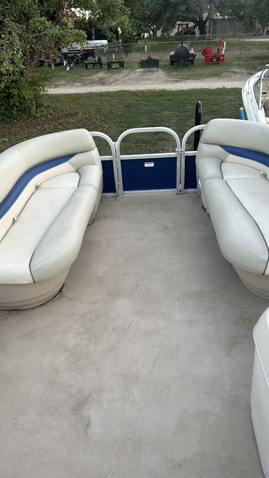 Suntracker 20DLX Pontoon - Create amazing memories with us!