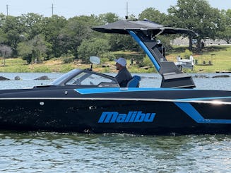 2021 Malibu 24 MXZ Wakesurf Rental on Lake Grapevine