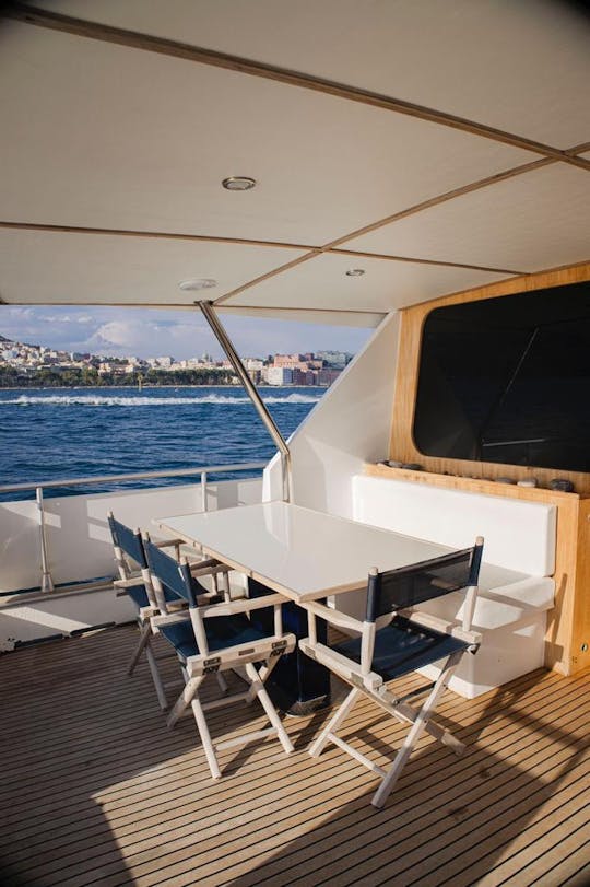 Louez un méga-yacht Ghibli Power de 70 pieds à Naples, en Italie