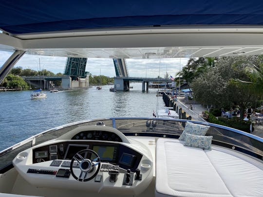 EXQUISITO YATE SUNSEEKER DE 90 PIES: EXPERIENCIA DE ALQUILER DE LUJO