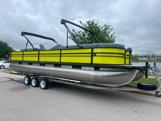 Le ponton Premier de 29 pieds est prêt à accueillir votre grand groupe de 22 personnes maximum à Austin, au Texas