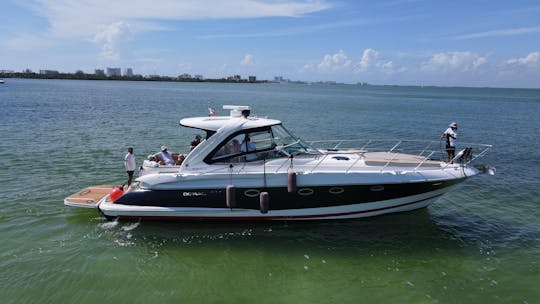 ALEGRIA | Profitez de ce yacht Doral de 48 pieds au bord de la mer des Caraïbes. 