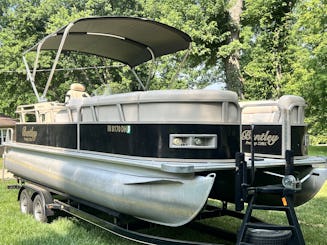 22' Bentley Pontoon - Enjoy a day of luxury and fun in the sun!
