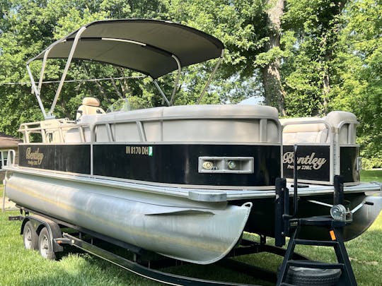 22' Bentley Pontoon - Enjoy a day of luxury and fun in the sun!