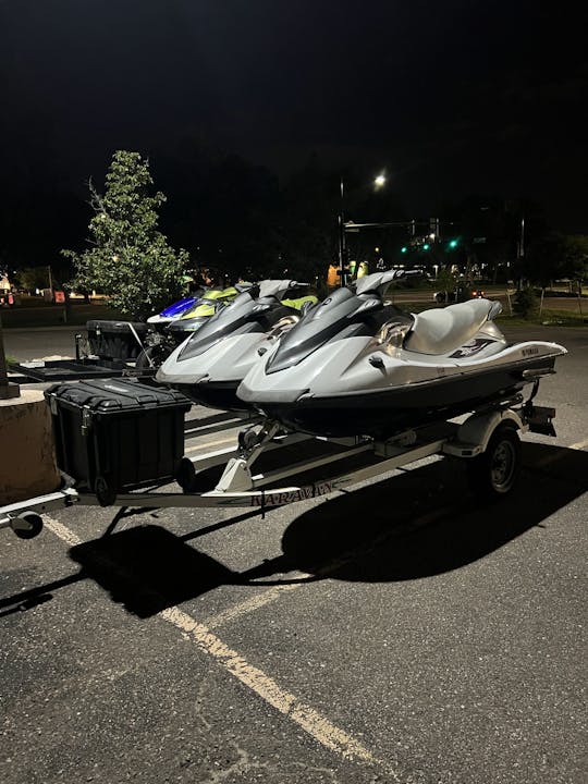 24 hr Rent Two 2014 Yamaha Waverunners Jetski w/ 6 life jackets and 2 fuel cans