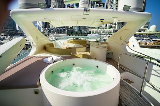 Découvrez DUBAÏ SUR NOTRE « Majesty 88 ft Jacuzzi Yacht »