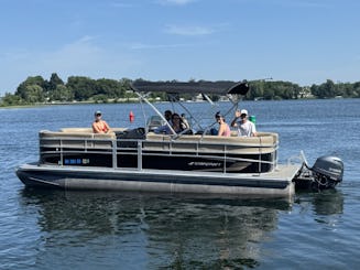 Lake Minnetonka Pontoon for 9!