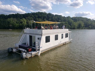 Festeje em um catamarã elétrico de 42 pés em Washington, D.C. para até 15 pessoas