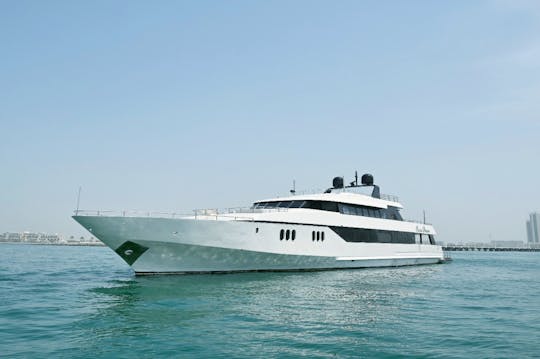 Yacht charter in Dubai Marina · Premium — Spacious Motoryacht (2001)