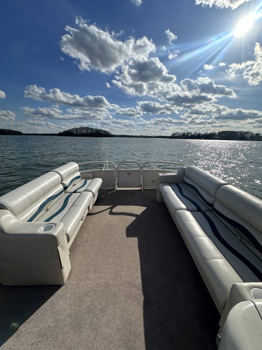 Ponton de croisière Starcraft Stardeck 226 pour 8 à 10 passagers à louer au lac Norman !