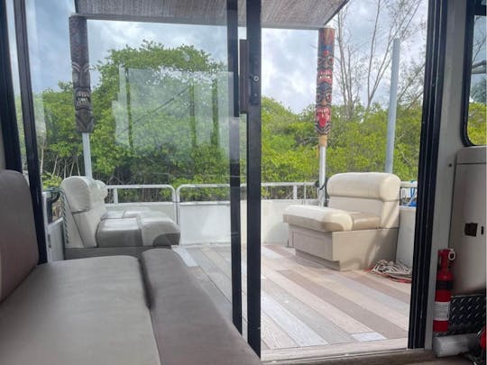 Pontón de 32 pies de largo con aire acondicionado y baño