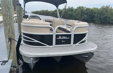 2020 Suntracker Party barge Tri-toon 150 HP Marcury in Cape Coral