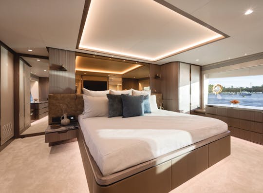 90ft Horizon Luxury Yacht  - Harbour Bridge