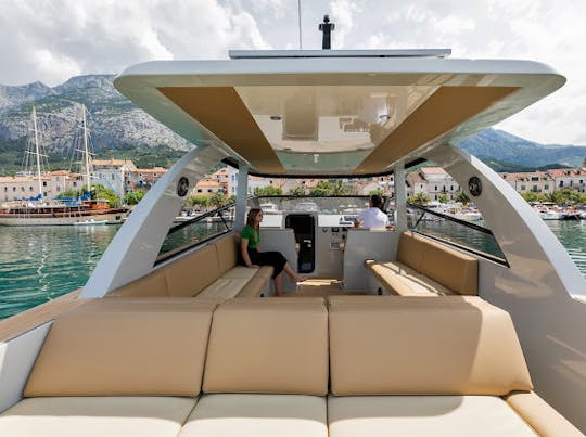 Luxury rent a boat Colnago 33 Blue experience 