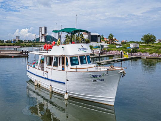 Alquiler de yate clásico Storebro de 43 pies en Mazatlán