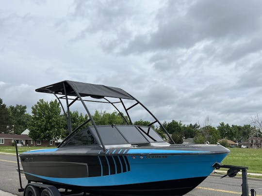 24 hr Rental Cobalt Powerboat in Westminster