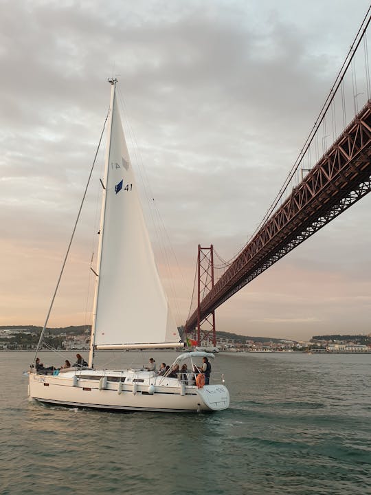 Navegue pelo Tejo e Lisboa com este cruzador Bavaria 41