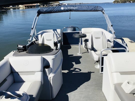 10 % de rabais du lundi au jeudi ! ! ! Location de bateaux et de jet-skis sur le lac LBJ
