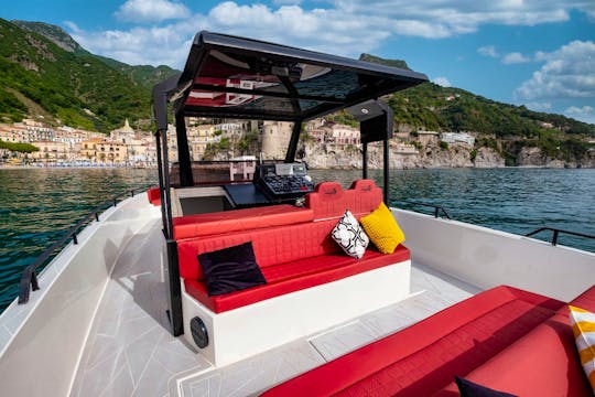 Tour privato dell'Isola di Capri con fantastico Skipper sullo Yacht SeaRay 44