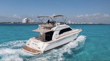 Sea Ray 52 flybridge with jetski