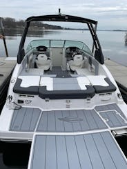 Chauffeur 23ft Chaparral - Don't get lost on the lake, let me do the work!