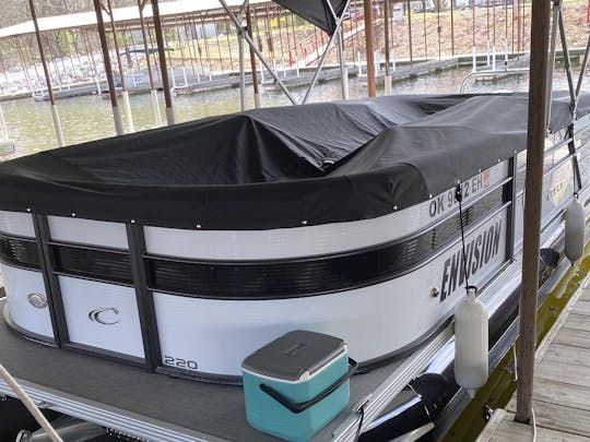 Cruse Grand Lake em um barco Crest Tritoon 2022