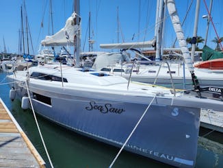 Monocasco Beneteau Cruising de 30 pés - 2 cabines/1 cabeça - Marina del Rey