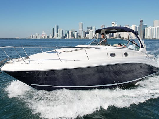 Desfrute de Miami no iate a motor Sea Ray Sundancer de 40 pés!!!